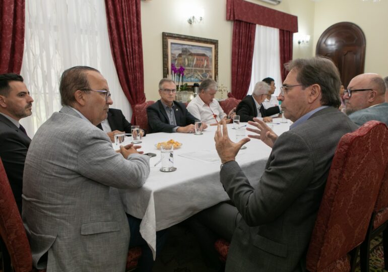 Coluna Pelo Estado 14/03: Mínimo regional, revisão na política hospitalar e outros destaques