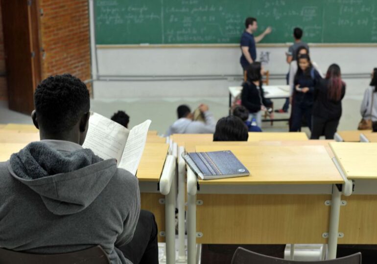 Bolsa-Estudante chega à Alesc para reverter número preocupante
