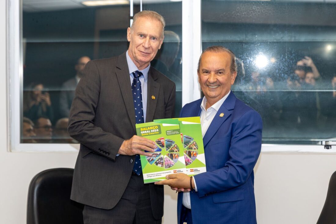 Pelo Estado 08/04: Governo entrega prestação de contas ao TCE/SC