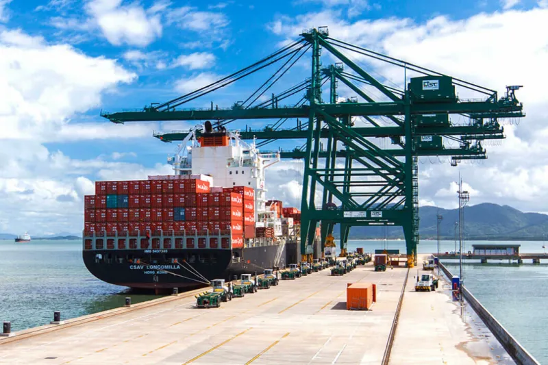 Pelo Estado 05/06: Fiesc avalia impacto de nova taxação a produtos brasileiros