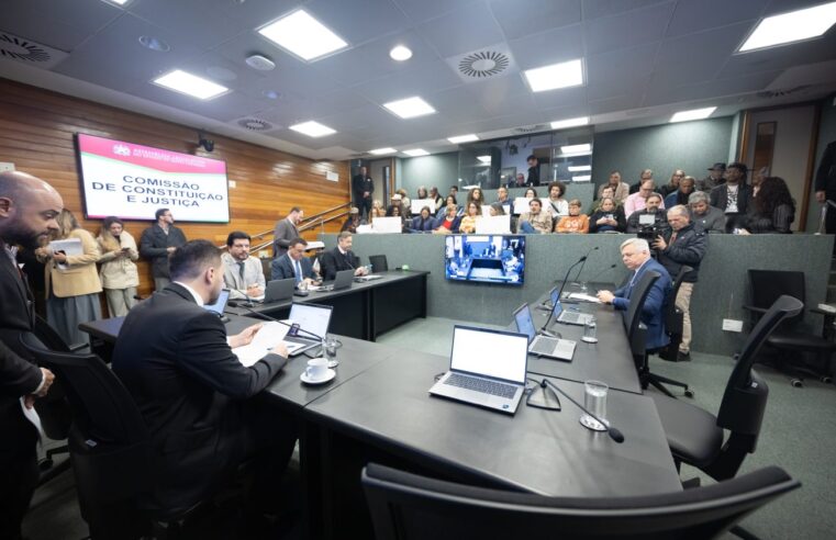 Pelo Estado 15/07: Análise de “nova” política de cotas acaba em polêmica na Alesc