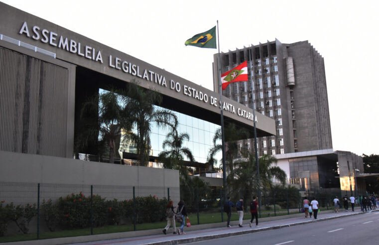 Pelo Estado 19/08: Cai o número de candidatos a deputado estadual em SC